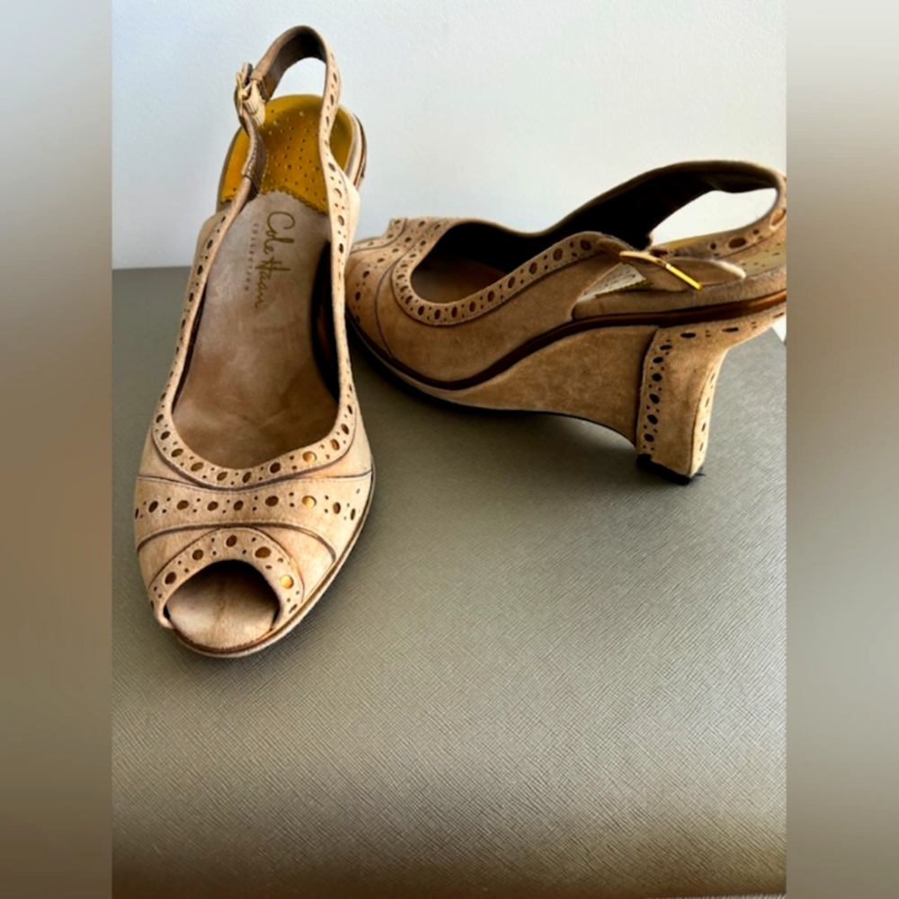 COLE HAAN Perforated Peep Toe Wedges 8 B NikeAir Taupe Suede